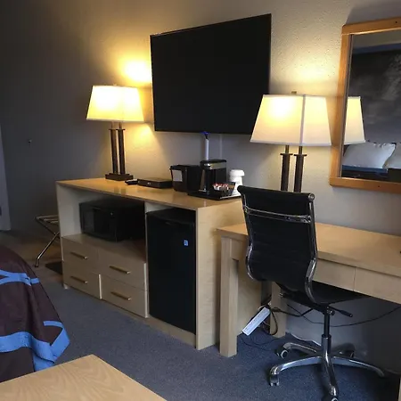 Super 8 By Wyndham Swift Current Hotel Exterior photo