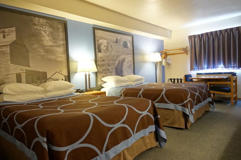 Super 8 By Wyndham Hotel