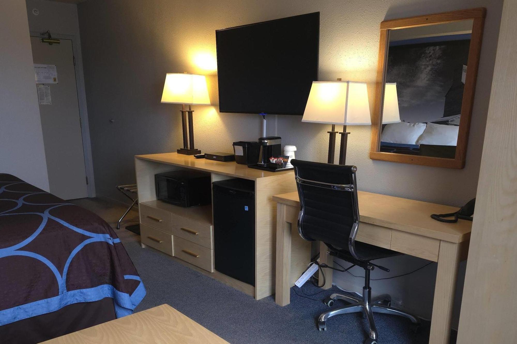 Super 8 By Wyndham Hotel