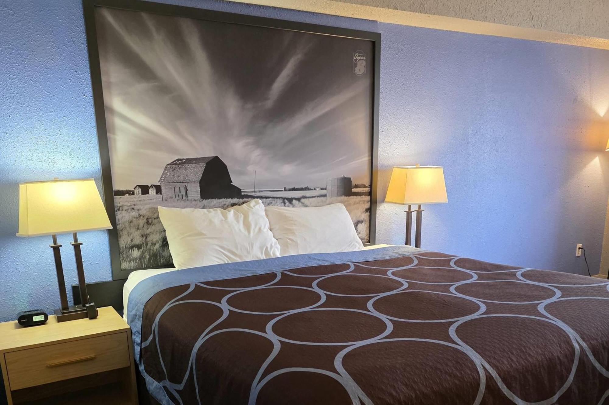 Super 8 By Wyndham Hotel