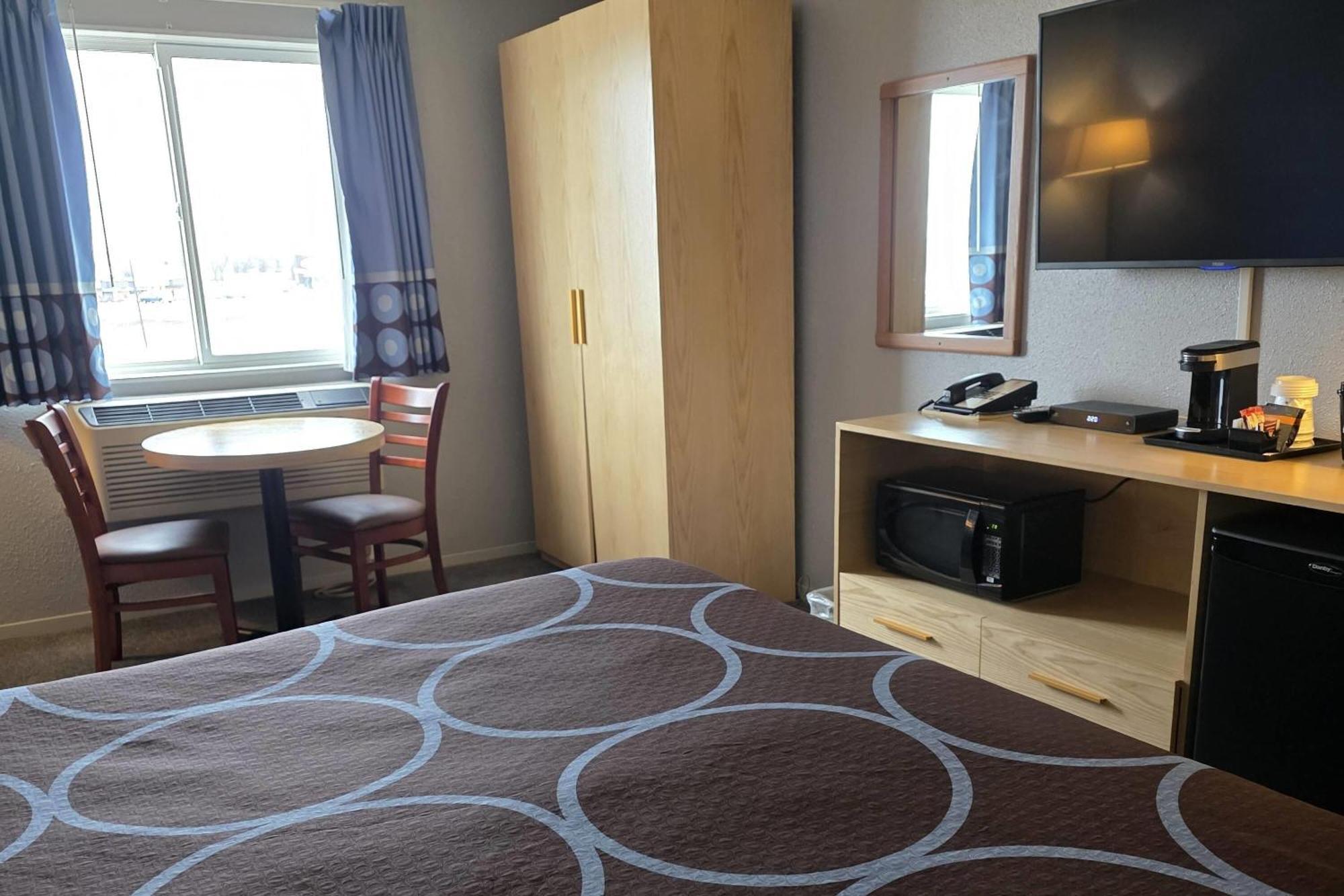 Super 8 By Wyndham Hotel 2*