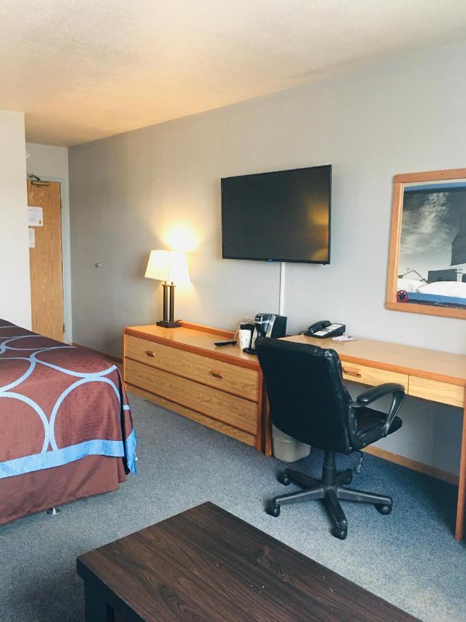 Super 8 By Wyndham Hotel 2*