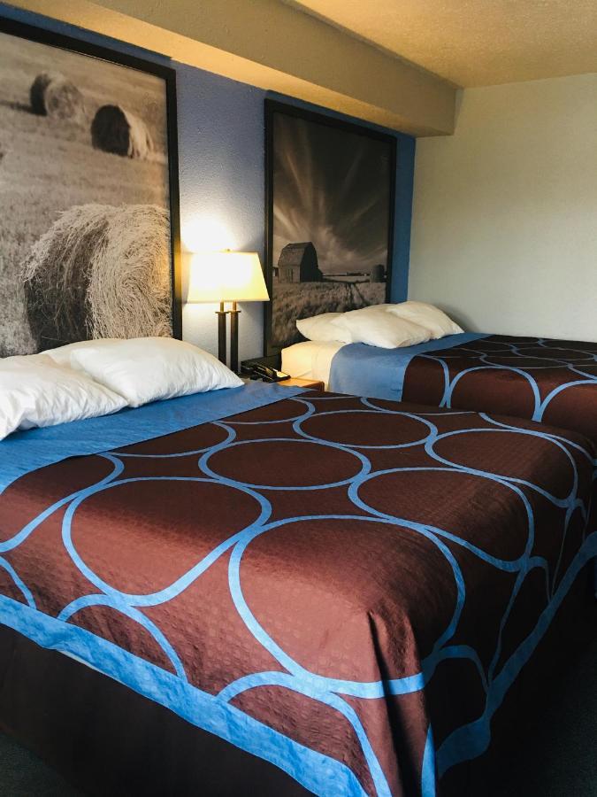 Super 8 By Wyndham Swift Current