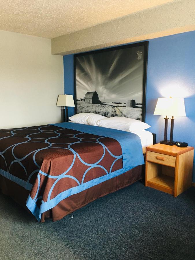 Super 8 By Wyndham Hotel