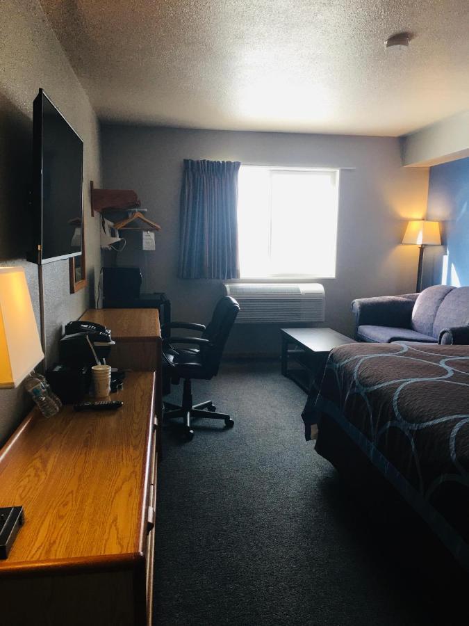 Super 8 By Wyndham Hotel 2*