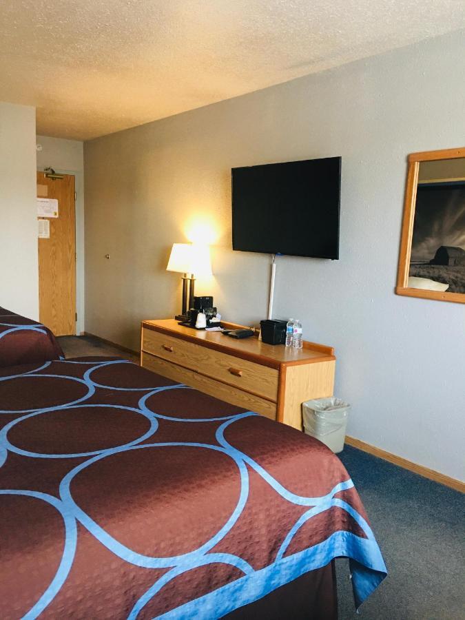 Super 8 By Wyndham Hotel