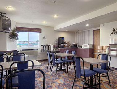 Super 8 By Wyndham Swift Current